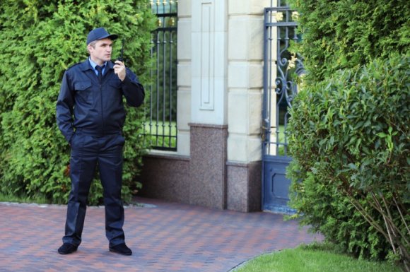 Professionnels pour contrôles d'identité lors d'un événement à Paris